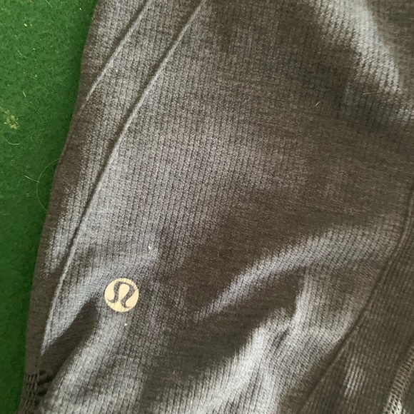 Lululemon cropped leggings size 6 - Picture 2 of 3